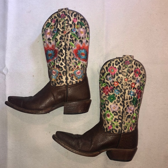 Macie Bean Other - Macie Bean Boots Leopard & Embroidered Floral 🌸